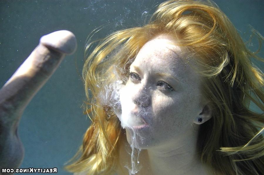 20P Fucking underwater