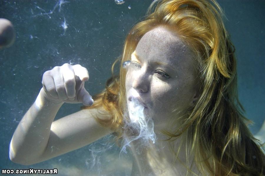 20P Fucking underwater