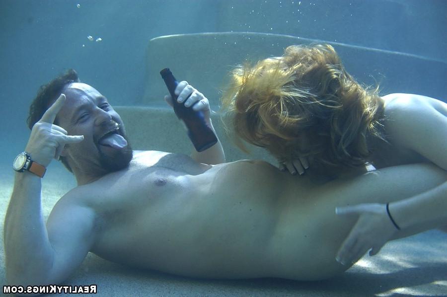 20P Fucking underwater