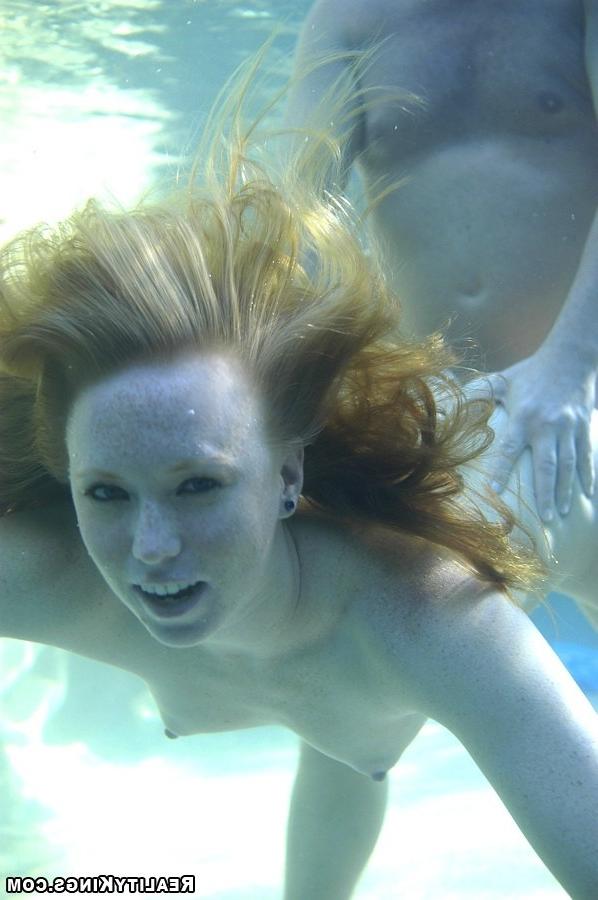 20P Fucking underwater