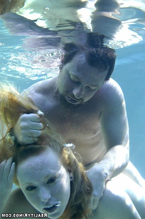 20P Fucking underwater