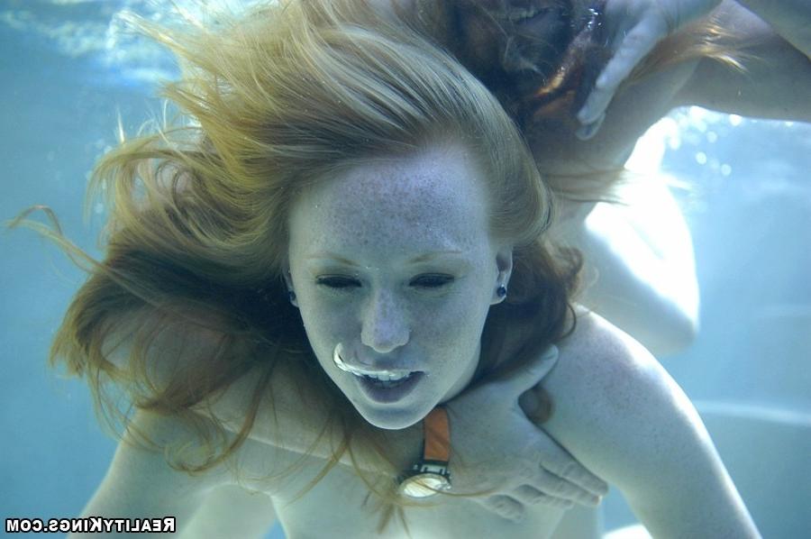 20P Fucking underwater