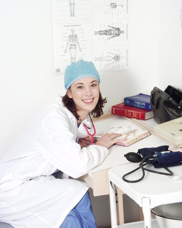 17P Brunette Nurse Medical Pussy Examination
