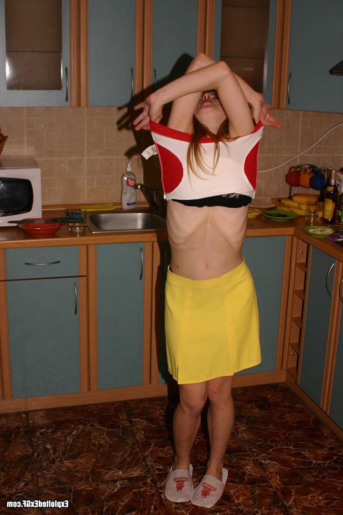 15P Sweet amateur chick playing with big banana