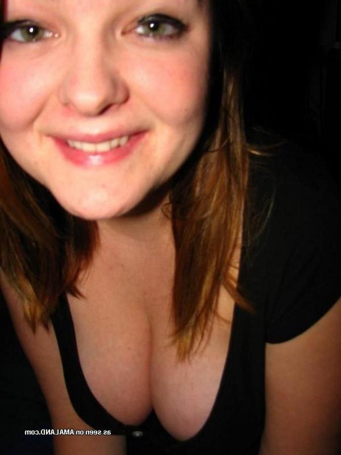10P Girlfriend with great tits posing for her horny lover