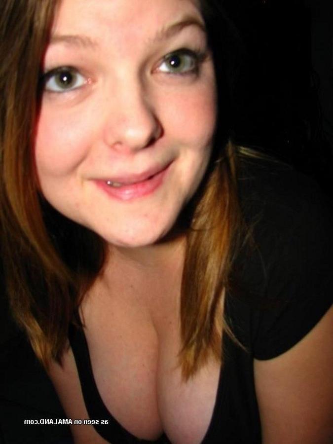 10P Girlfriend with great tits posing for her horny lover