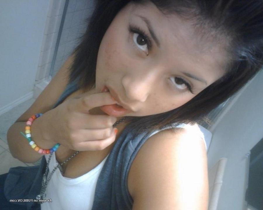 9P Amateur sexy teen selfshooting for her boyfriend
