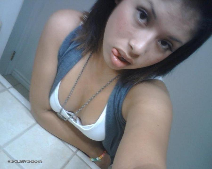 9P Amateur sexy teen selfshooting for her boyfriend