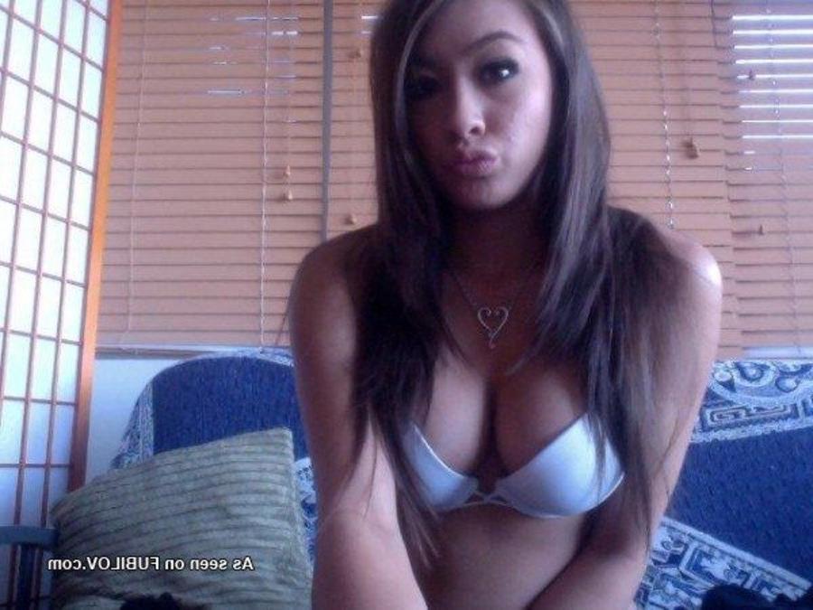 9P Amateur busty babe selfshooting for her boyfriend
