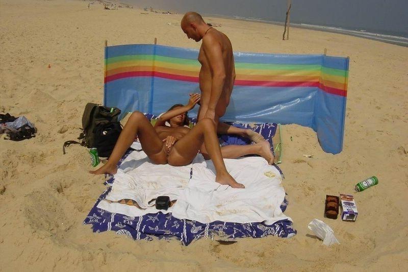 15P These amateur swinging nudists enjoy getting naked outdoors