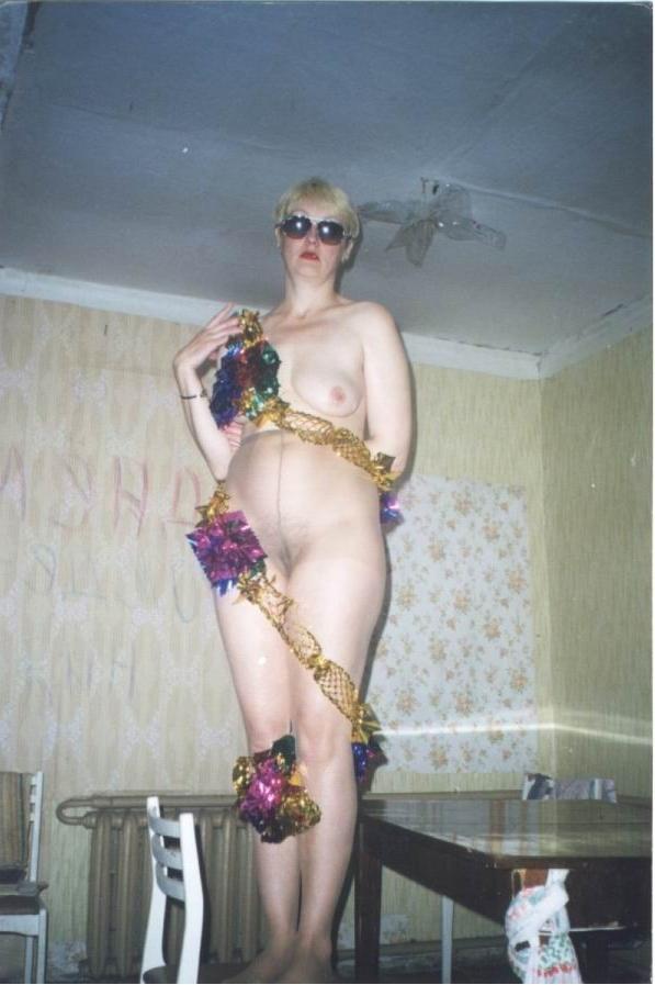 16P retro russian girls posing nude for christmas