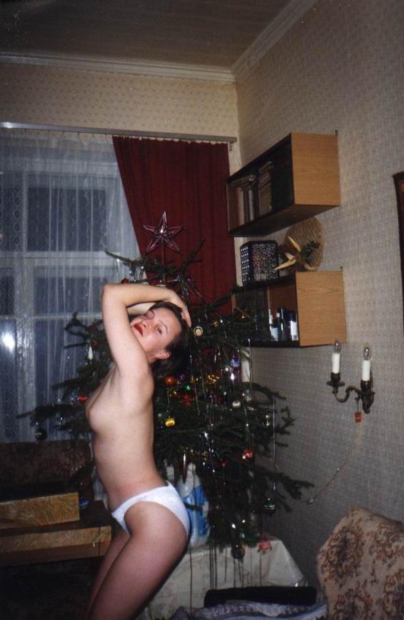 16P retro russian girls posing nude for christmas