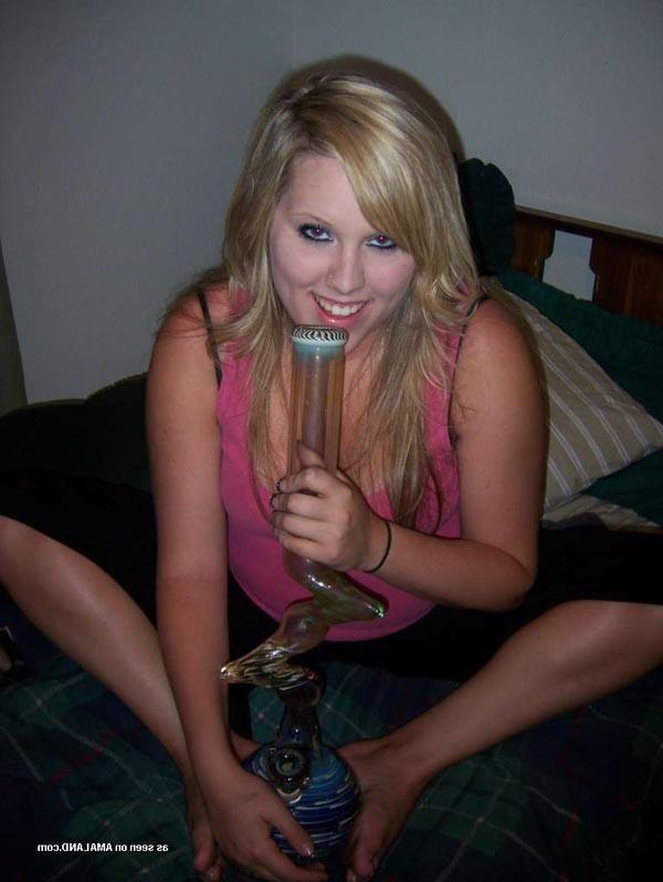 10P Curvy blonde tittyfucking a bong