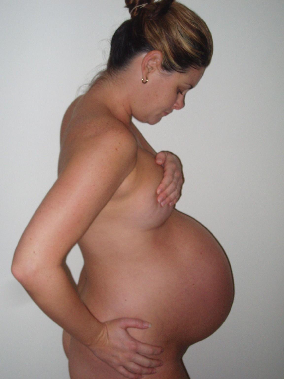 12P Naked pregnant amateur girls