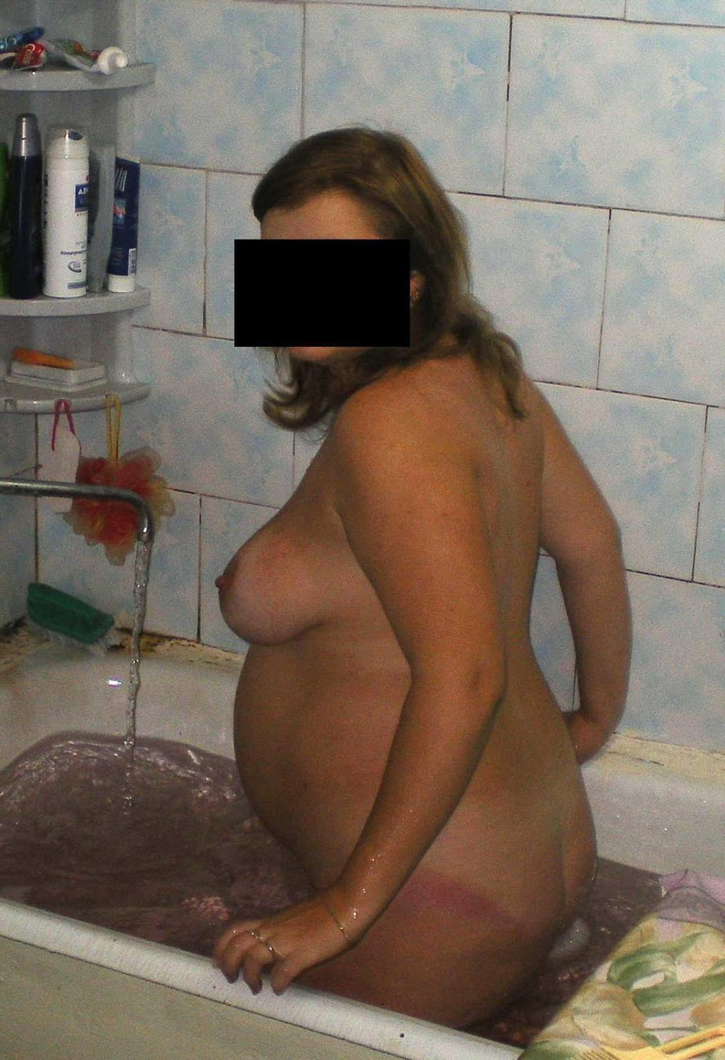 12P Naked pregnant girls