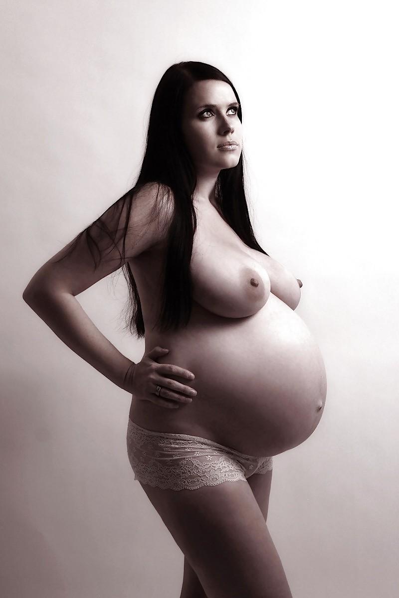 12P Naked pregnant girls amateur photos