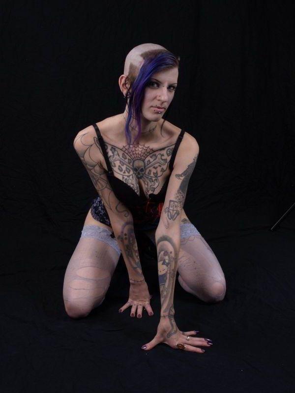 15P Extreme tattoo and piercing