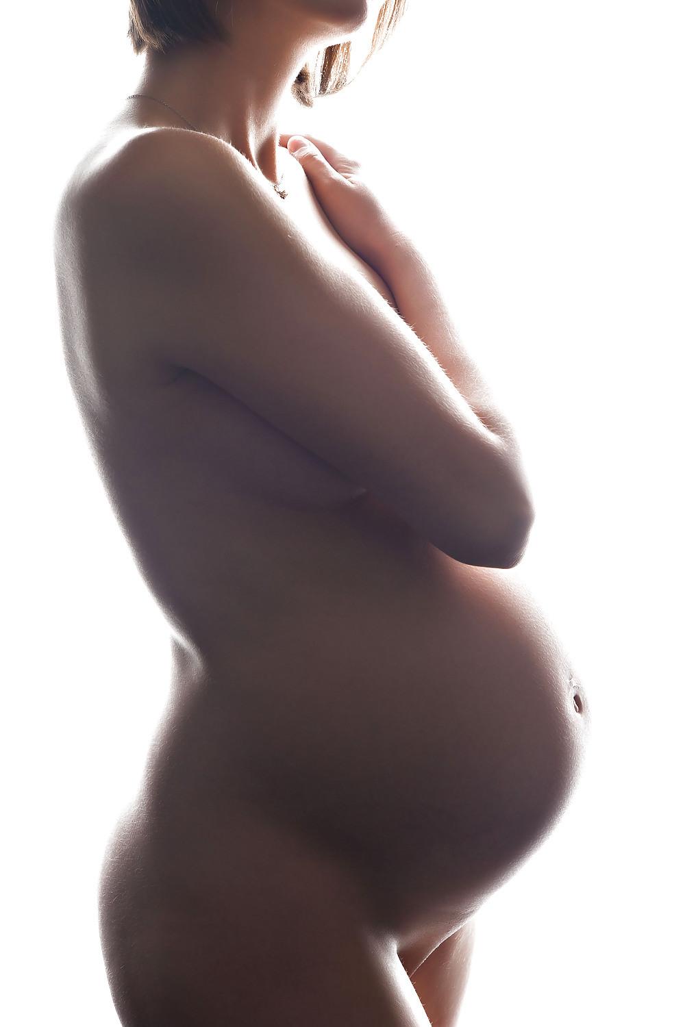 12P Pictures of nude pregnant wifes