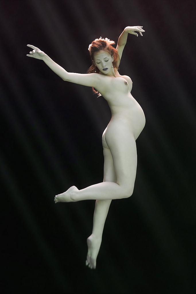 12P Real amateur pregnant nudity photos