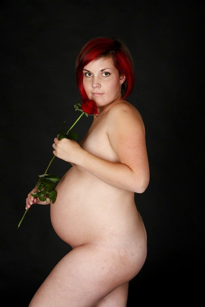 12P Naked amateur pregnant girl