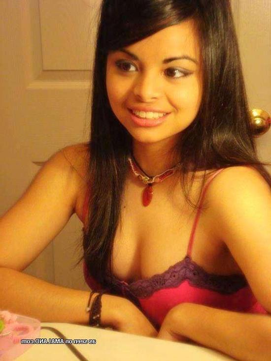16P Hot and exotic girlfriend self-shooting in her underwear