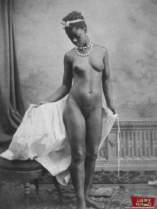 12P Vintage ethnic girls showing their beautiful sexy nude body