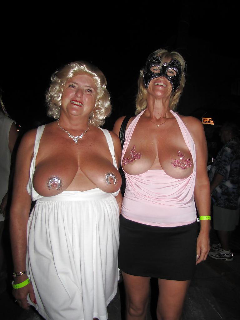 25P Mature-BBW-Ladies 69