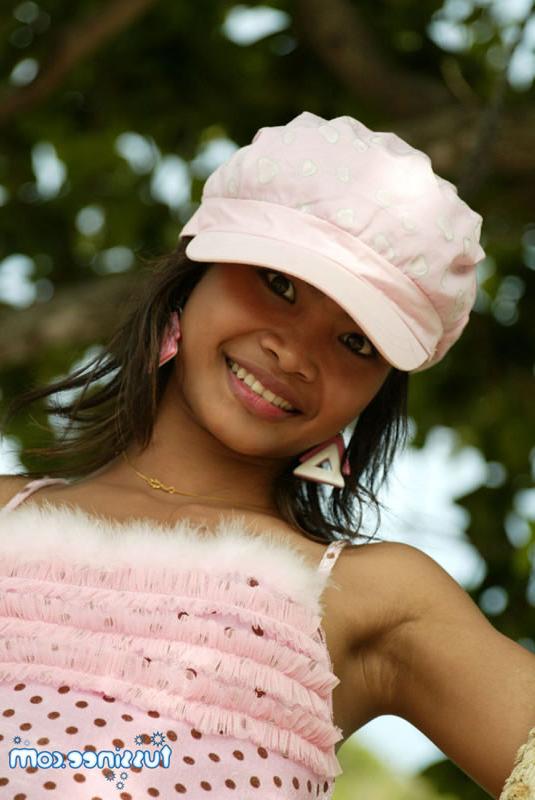 15P Asian teen reveals a lot while playing on the swing