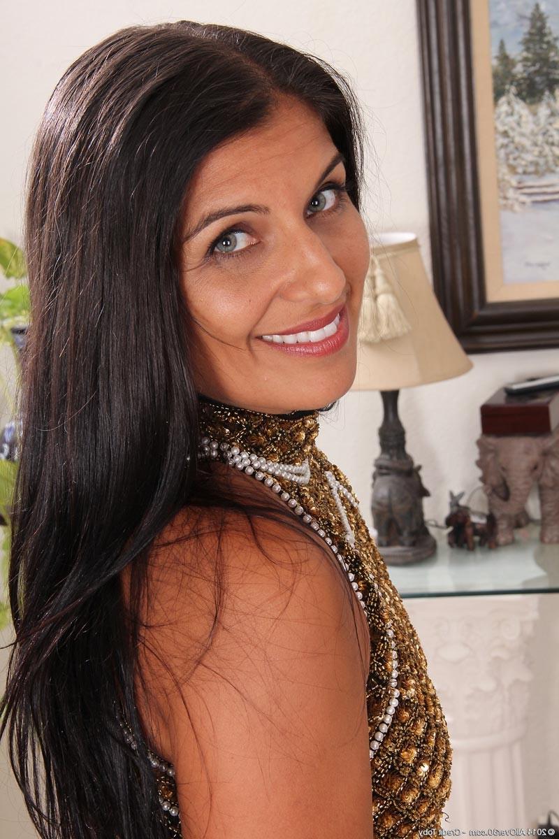 15P Sexy toned all natural exotic mature