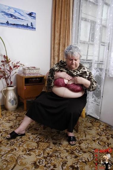 9P old nice women