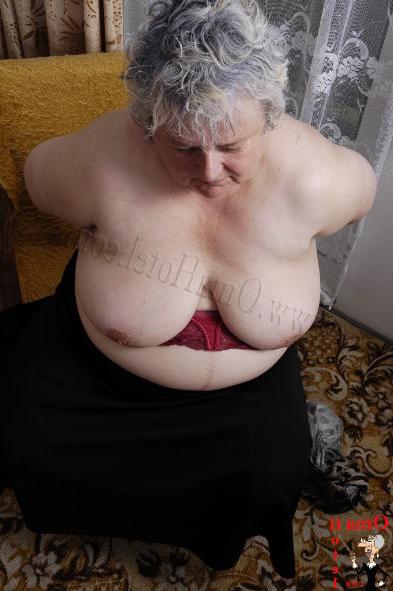 9P old nice women