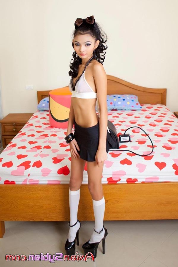 15P Tall asian cutie masturbating with the sybian