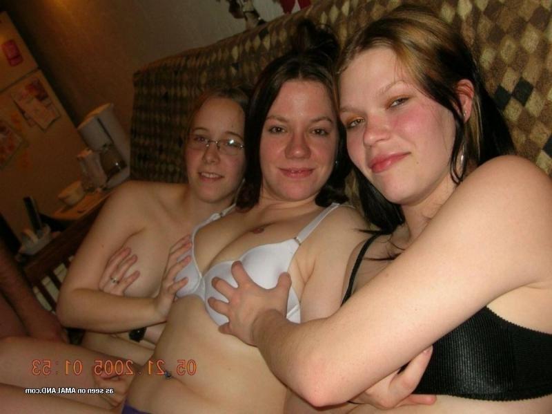 14P Horny lesbians dildoing and licking each other's pussies