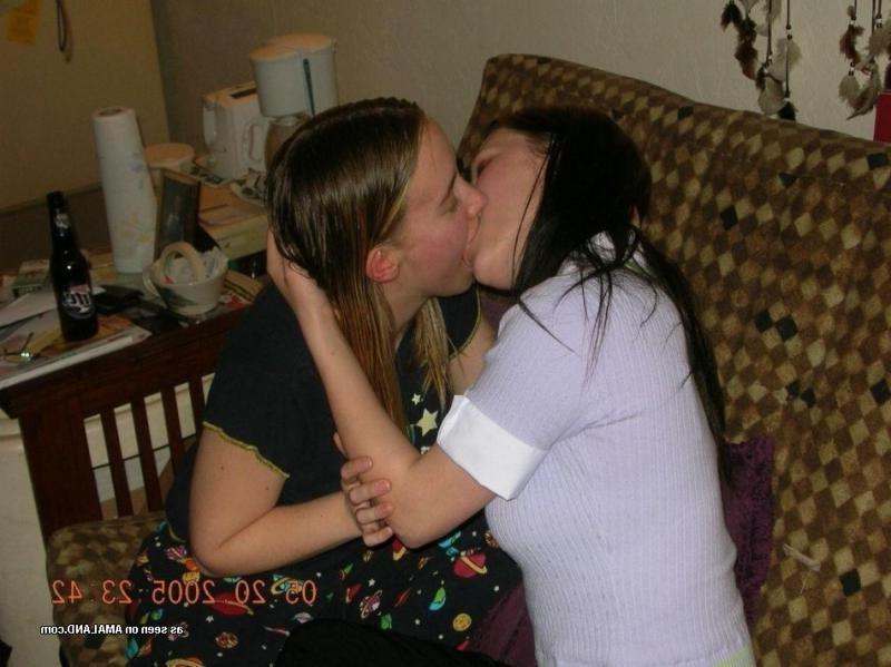 14P Horny lesbians dildoing and licking each other's pussies