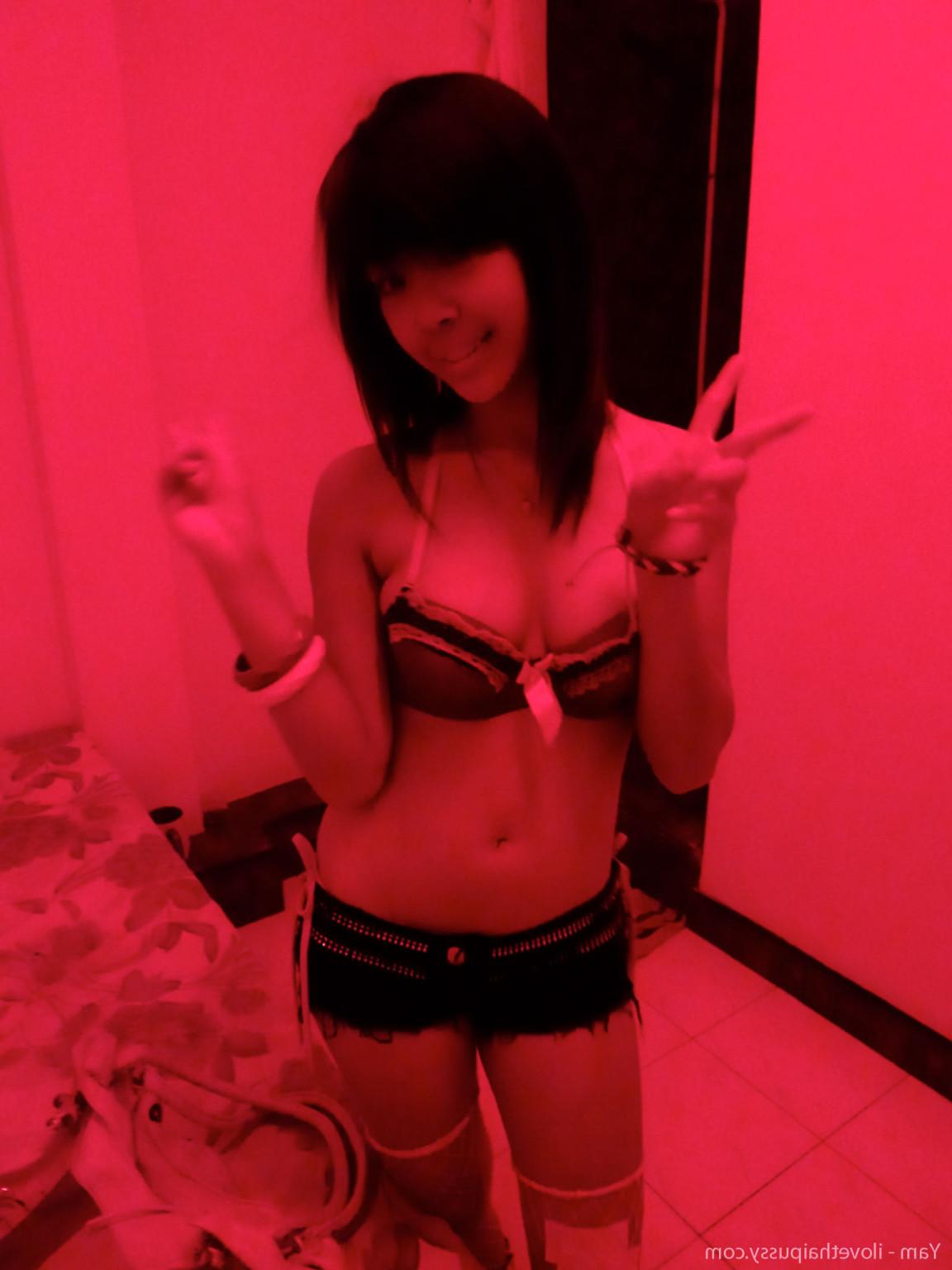 15P Thai Gogo Dancer Also Sells Her Pussy To Strangers