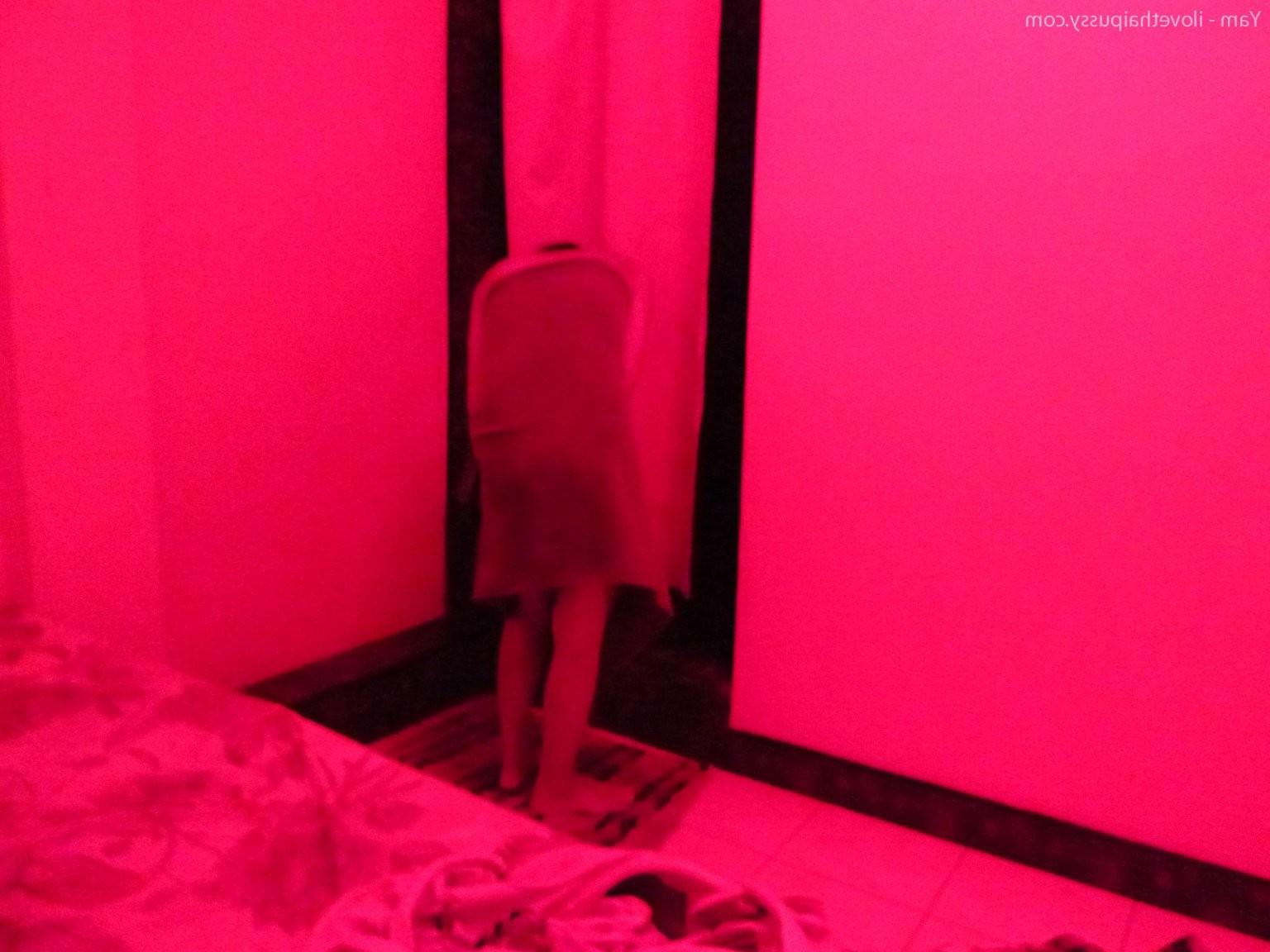 15P Thai Gogo Dancer Also Sells Her Pussy To Strangers