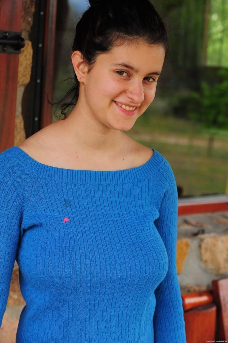 15P Hairy exotic amateur teen spreading snatch
