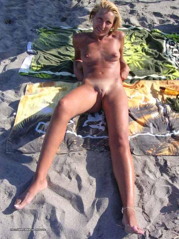 15P Amateur wives posing