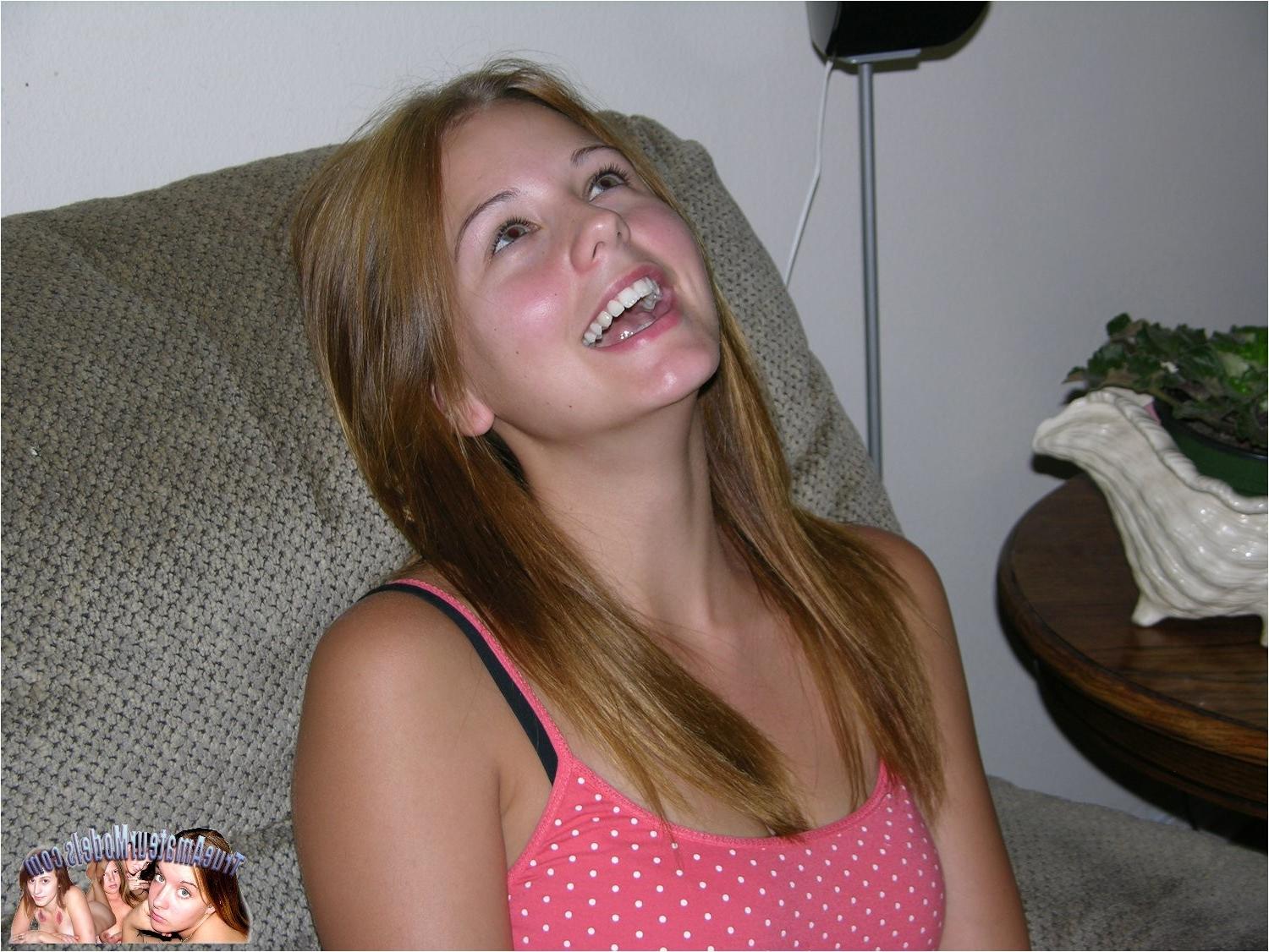 10P Cute And Innocent Looking Teen Spreads Nude