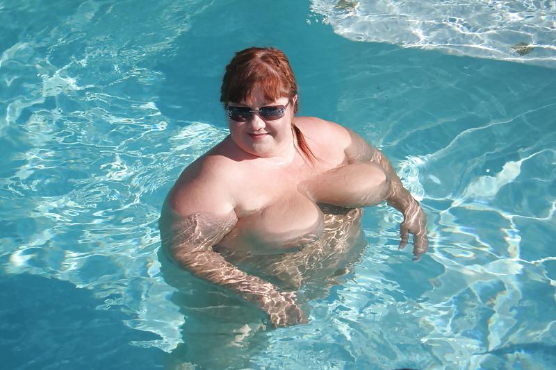 15P Roxxxy LaRouge Pool Pet