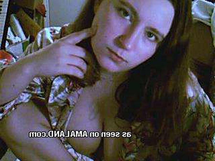 10P Busty chick showing her tits on cam