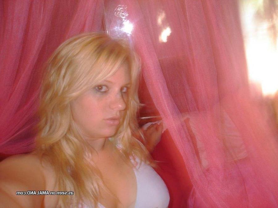 10P Blonde plumper selfshooting naked