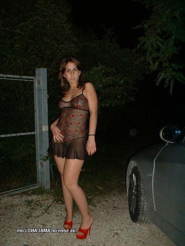 16P Photo compilation of an amateur wild slut dildoing her butthole 