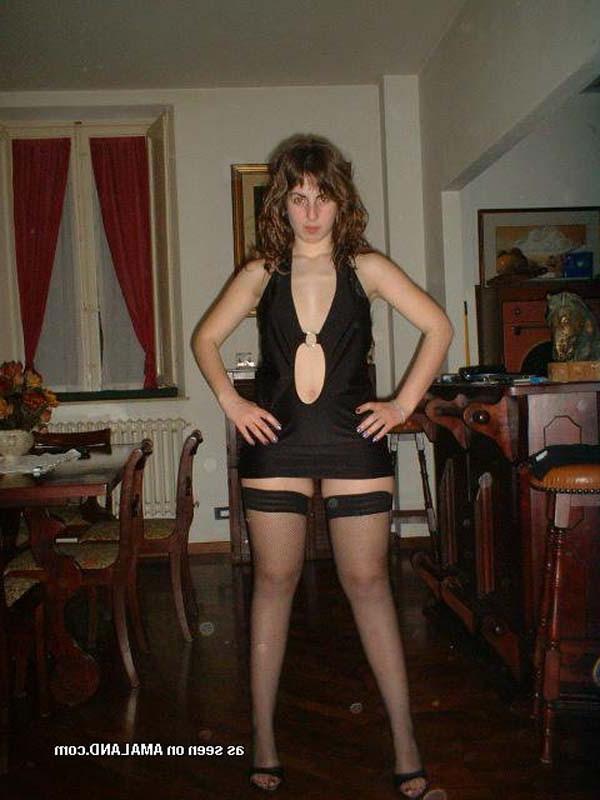 16P Photo compilation of an amateur wild slut dildoing her butthole 