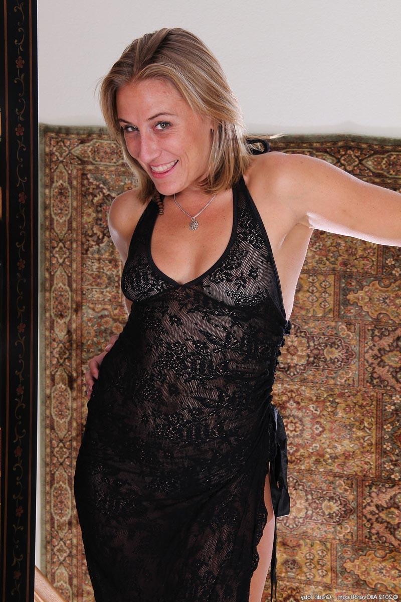 15P Horny all natural mature in lingerie