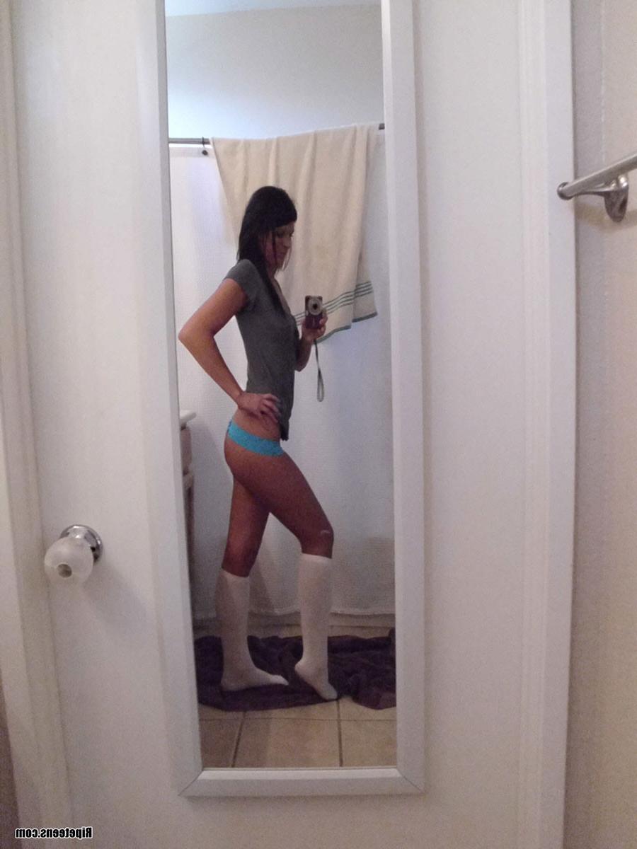 16P Selfshot teen posing for her boyfriend