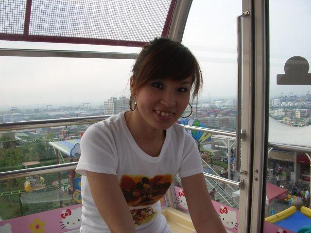 15P Innocent teen stripping on a Hello Kitty ferris wheel
