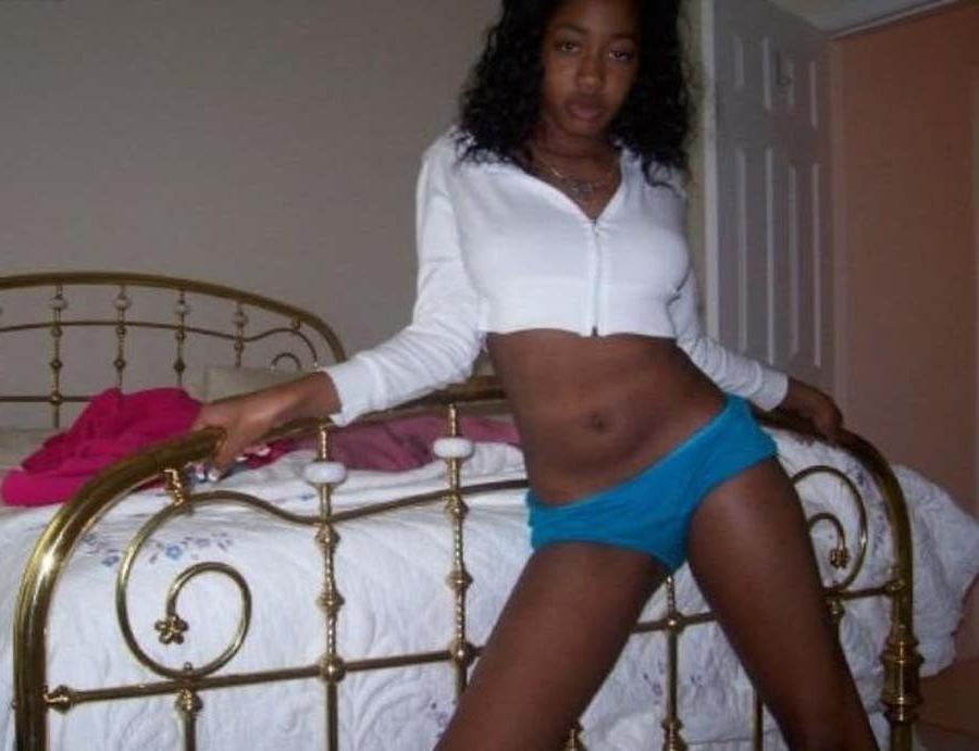 12P Super hot ebony ladies from the ghetto