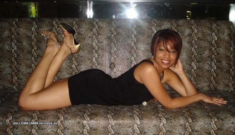 12P Super hot ebony ladies from the ghetto