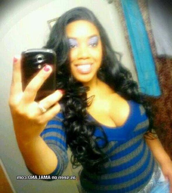 12P Stunning babes from the ghetto teasing